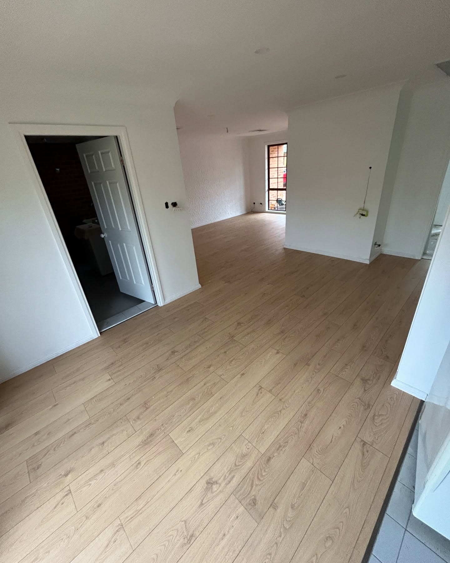 The same living room after new oak laminate flooring and skirting